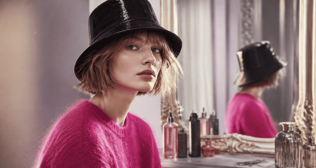 Coiffure cheveux fins bob structuré devant miroir