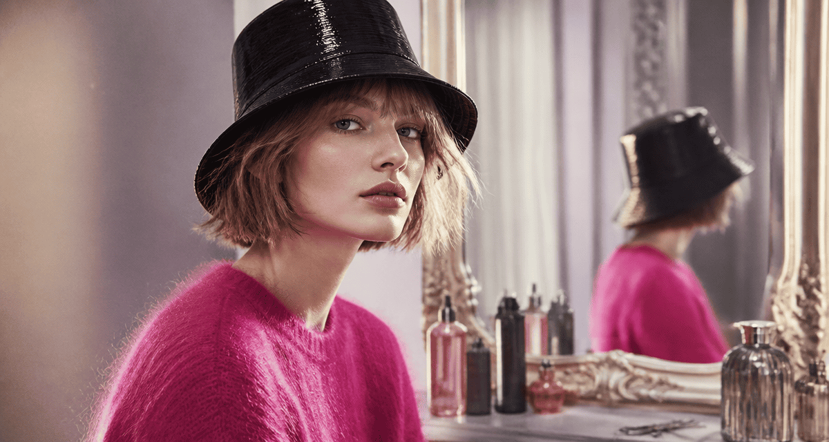 Coiffure cheveux fins bob structuré devant miroir