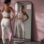 masse grasse femme en kg devant miroir