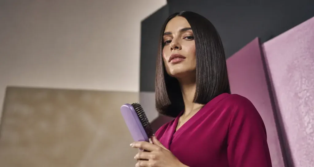 Coupe carré long lisse, cheveux brillants lisses au milieu
