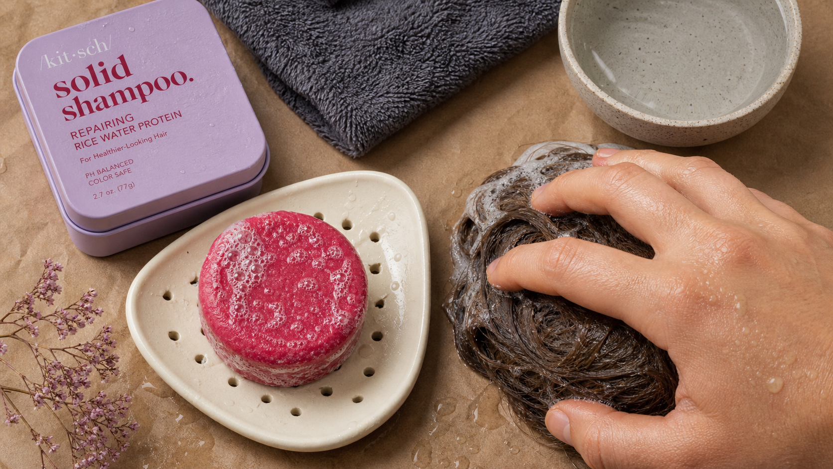 Comment utiliser un shampoing solide : laver et rincer sans résidus